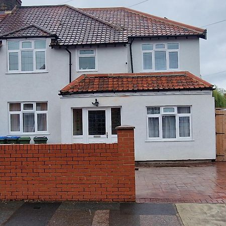 1 Bedroom Studio Eltham Exterior photo