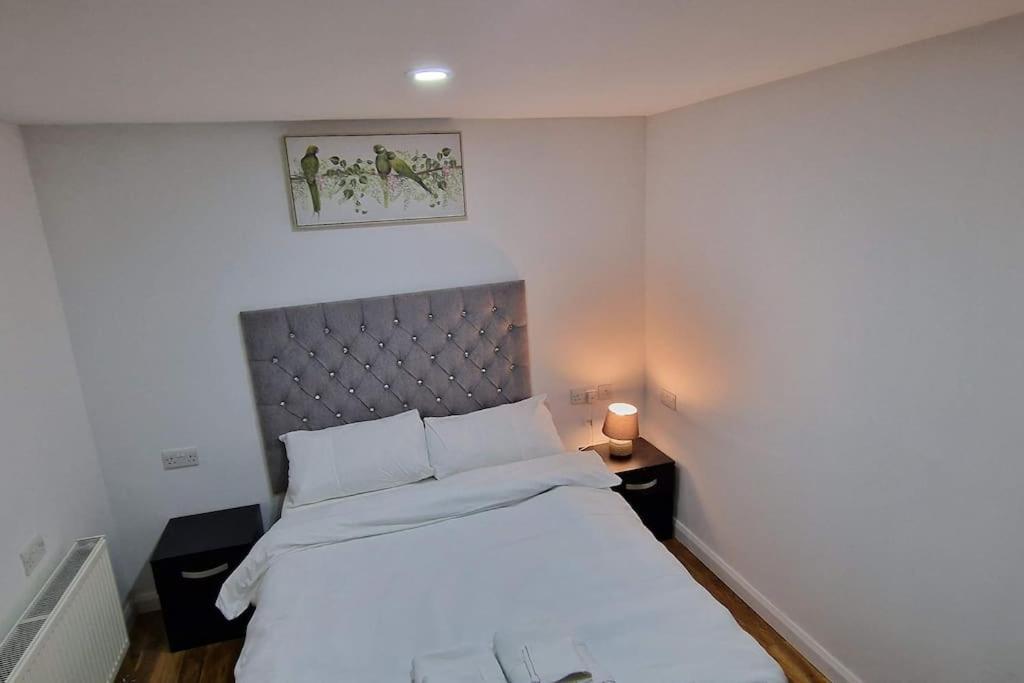 1 Bedroom Studio Eltham Exterior photo